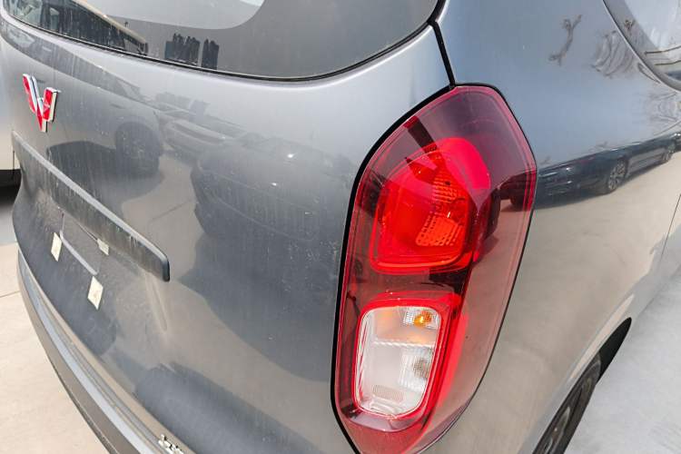 Used Wuling Hongguang New Energy 2024 All-Electric Model 300KM Standard Version Right Rear Taillight