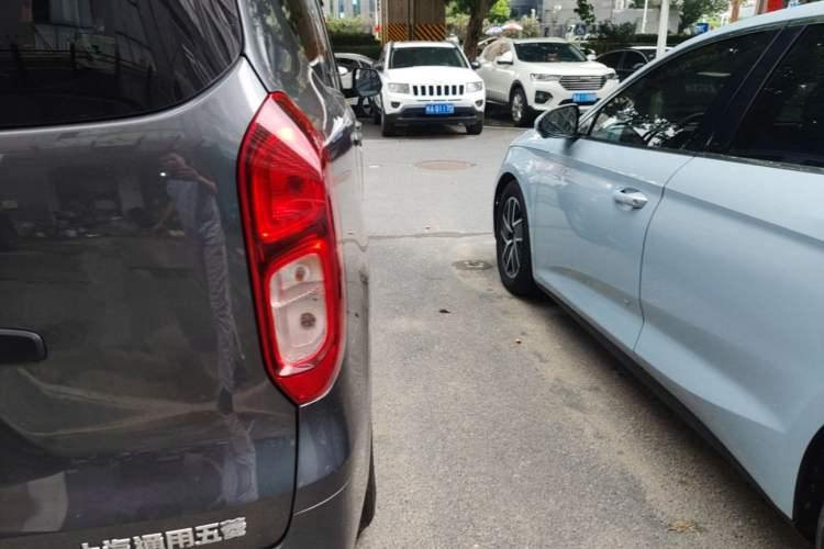 Used Wuling Hongguang New Energy 2024 All-Electric Model 300KM Standard Version Right Rear Taillight