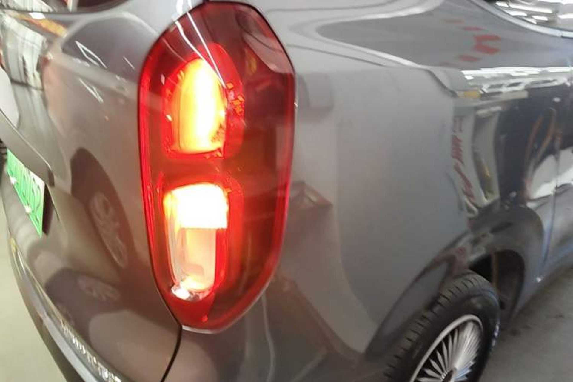 Used Wuling Hongguang New Energy 2024 All-Electric Model 300KM Standard Version Right Rear Taillight