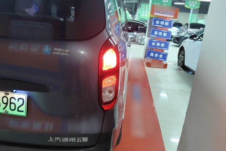 Used Wuling Hongguang New Energy 2024 All-Electric Model 300KM Standard Version Right Rear Taillight