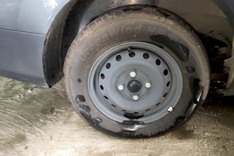 Used Wuling Hongguang New Energy 2024 All-Electric Model 300KM Practical Version Right Rear Wheel Hub