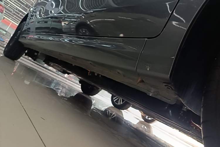 Used Wuling Hongguang New Energy 2024 All-Electric Model 300KM Practical Version Right Side Sill