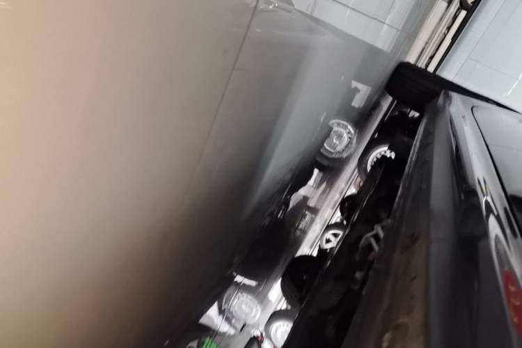 Used Wuling Hongguang New Energy 2024 All-Electric Model 300KM Standard Version Right Side Sill