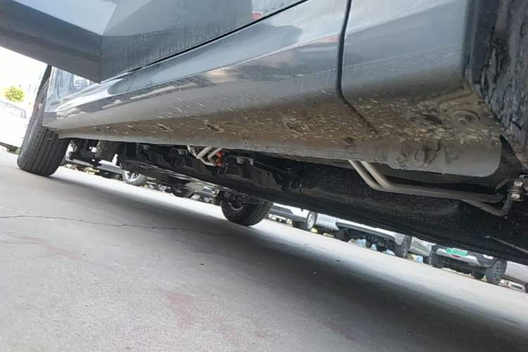 Used Wuling Hongguang New Energy 2024 All-Electric Model 300KM Standard Version Right Side Sill