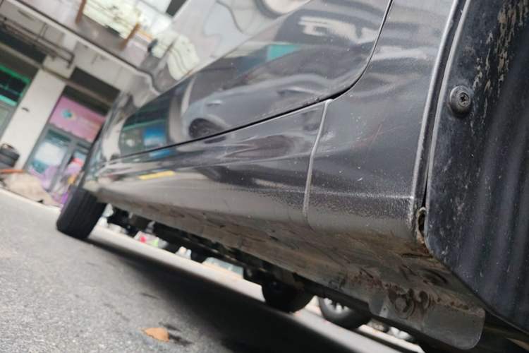 Used Wuling Hongguang New Energy 2024 All-Electric Model 300KM Standard Version Right Side Sill