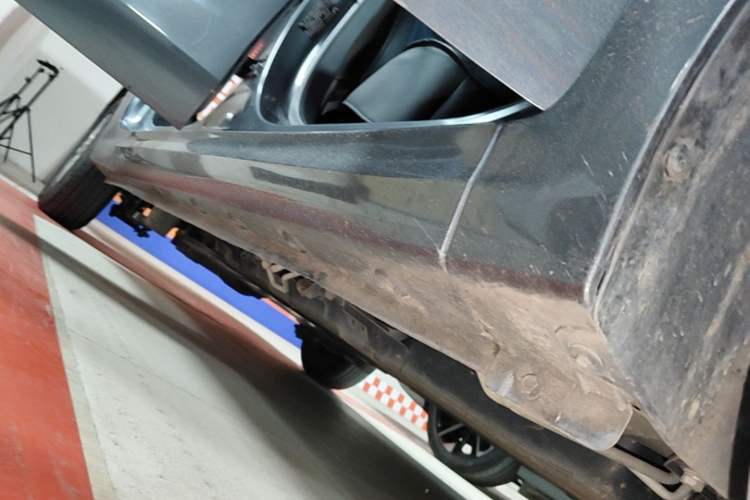 Used Wuling Hongguang New Energy 2024 All-Electric Model 300KM Standard Version Right Side Sill