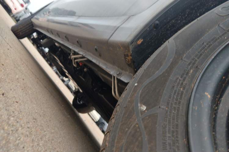 Used Wuling Hongguang New Energy 2024 All-Electric Model 300KM Standard Version Right Side Sill