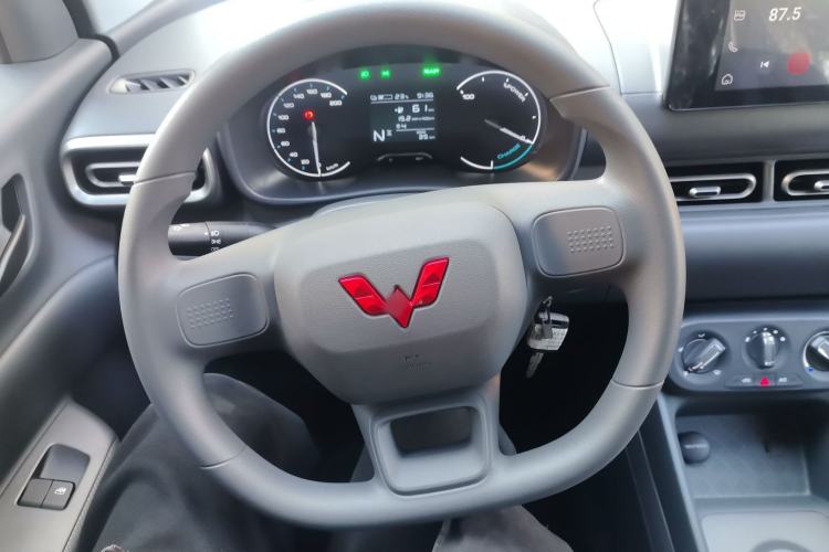 Used Wuling Hongguang New Energy 2024 All-Electric Model 300KM Standard Version Steering Wheel