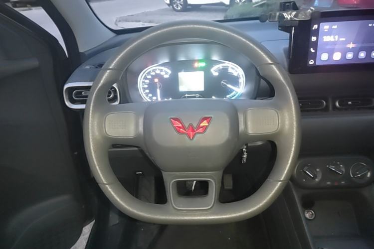 Used Wuling Hongguang New Energy 2024 All-Electric Model 300KM Standard Version Steering Wheel