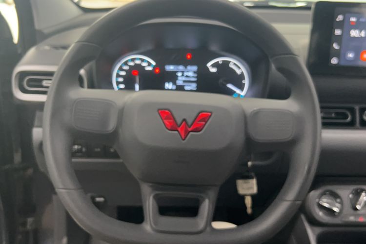 Used Wuling Hongguang New Energy 2024 All-Electric Model 300KM Standard Version Steering Wheel
