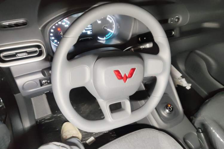 Used Wuling Hongguang New Energy 2024 All-Electric Model 300KM Practical Version Steering Wheel
