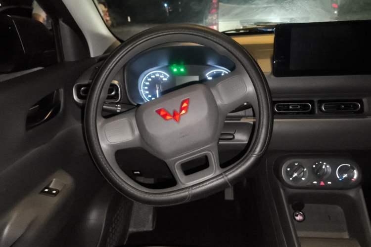 Used Wuling Hongguang New Energy 2024 All-Electric Model 300KM Practical Version Steering Wheel
