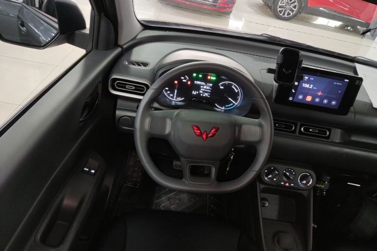 Used Wuling Hongguang New Energy 2024 All-Electric Model 300KM Standard Version Steering Wheel