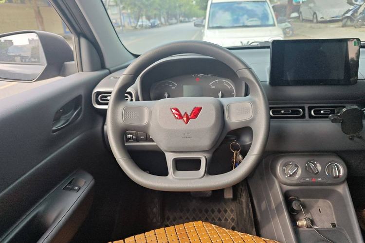 Used Wuling Hongguang New Energy 2024 All-Electric Model 300KM Standard Version Steering Wheel