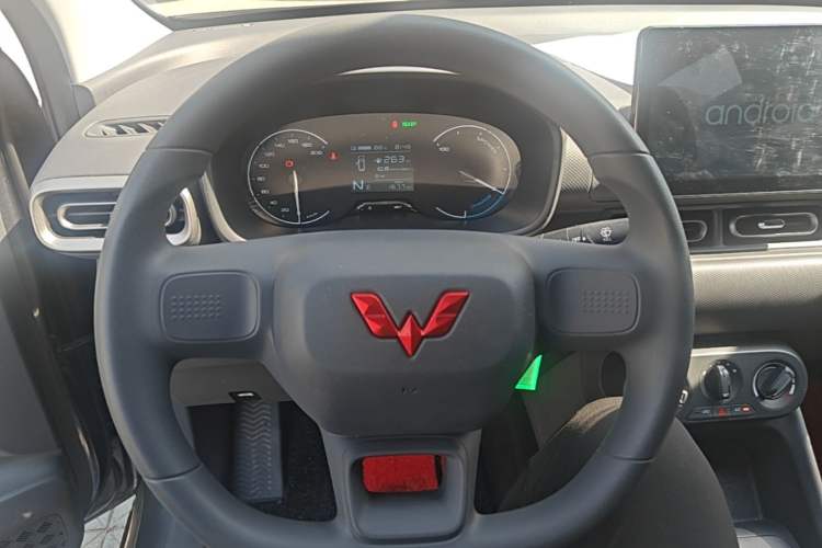 Used Wuling Hongguang New Energy 2024 All-Electric Model 300KM Standard Version Steering Wheel