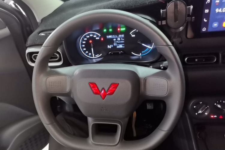Used Wuling Hongguang New Energy 2024 All-Electric Model 300KM Standard Version Steering Wheel