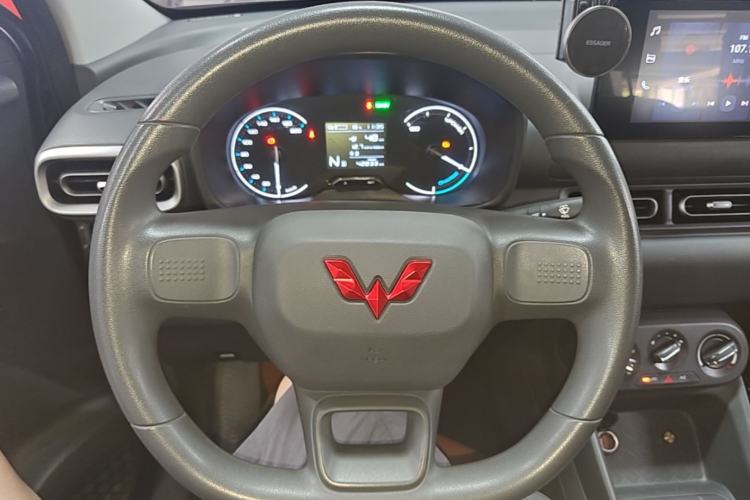 Used Wuling Hongguang New Energy 2024 All-Electric Model 300KM Standard Version Steering Wheel