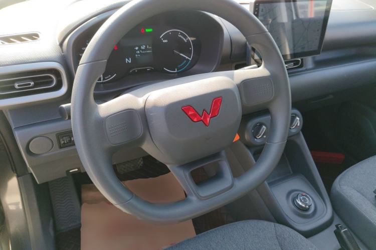 Used Wuling Hongguang New Energy 2024 All-Electric Model 300KM Practical Version Steering Wheel