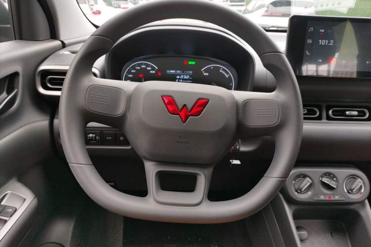 Used Wuling Hongguang New Energy 2024 All-Electric Model 300KM Standard Version Steering Wheel