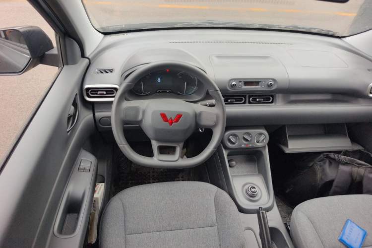 Used Wuling Hongguang New Energy 2024 All-Electric Model 300KM Practical Version Steering Wheel