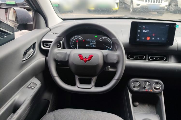 Used Wuling Hongguang New Energy 2024 All-Electric Model 300KM Standard Version Steering Wheel