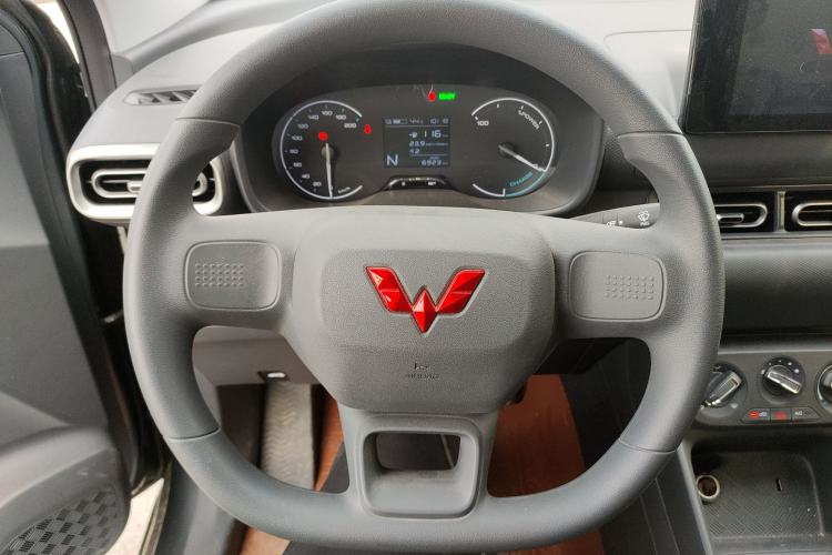 Used Wuling Hongguang New Energy 2024 All-Electric Model 300KM Standard Version Steering Wheel