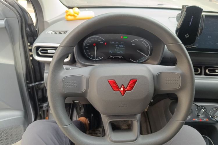 Used Wuling Hongguang New Energy 2024 All-Electric Model 300KM Standard Version Steering Wheel