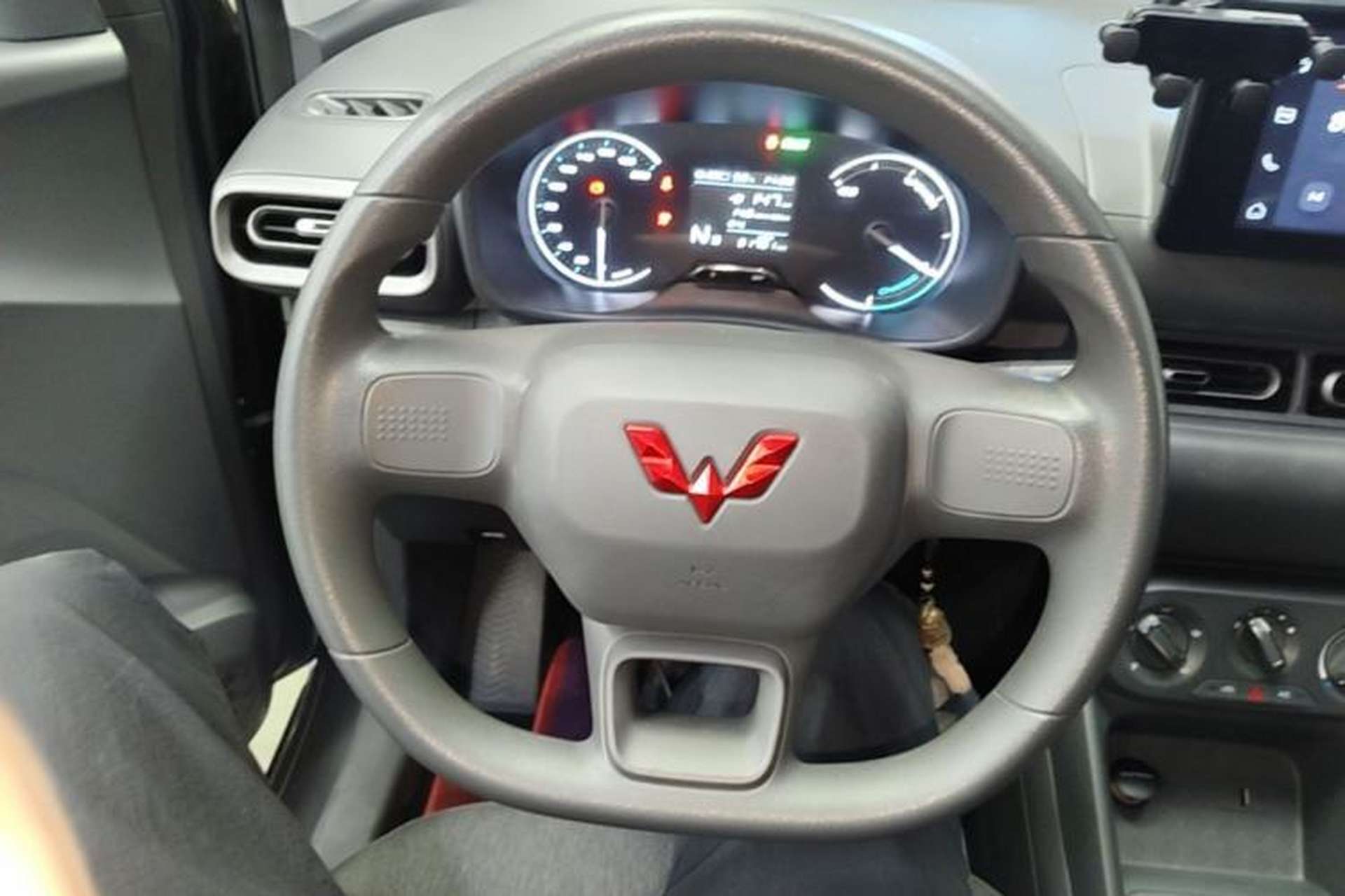 Used Wuling Hongguang New Energy 2024 All-Electric Model 300KM Standard Version Steering Wheel