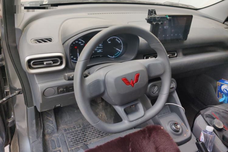 Used Wuling Hongguang New Energy 2024 All-Electric Model 300KM Standard Version Steering Wheel