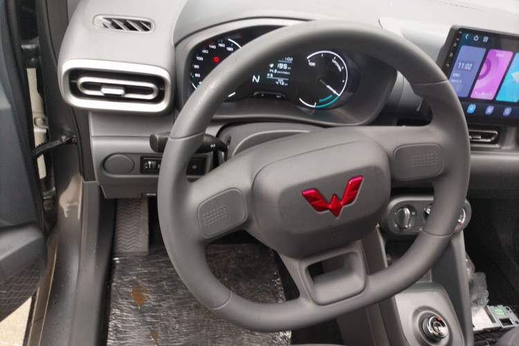 Used Wuling Hongguang New Energy 2024 All-Electric Model 300KM Practical Version Steering Wheel