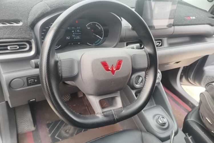 Used Wuling Hongguang New Energy 2024 All-Electric Model 300KM Standard Version Steering Wheel
