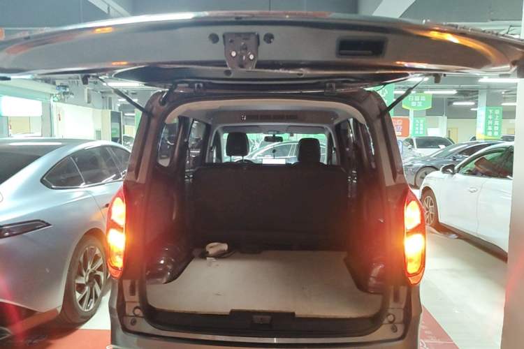 Used Wuling Hongguang New Energy 2024 All-Electric Model 300KM Standard Version Trunk
