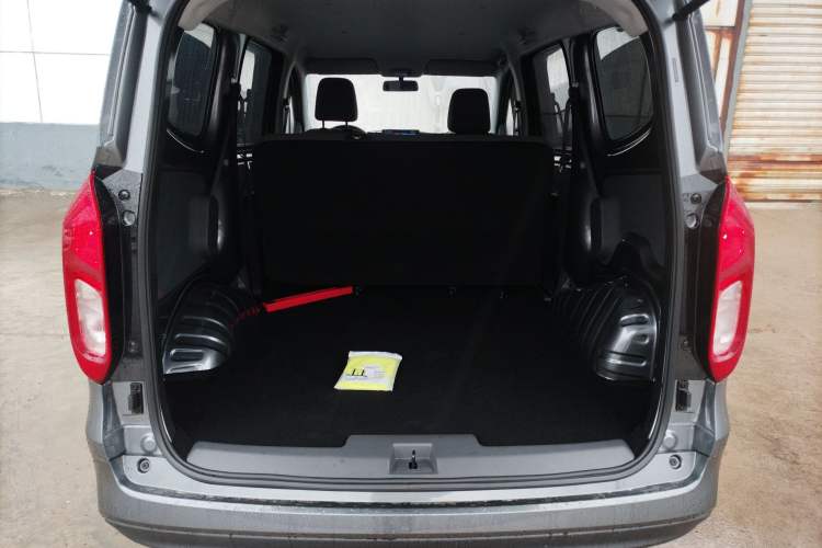 Used Wuling Hongguang New Energy 2024 All-Electric Model 300KM Practical Version Trunk