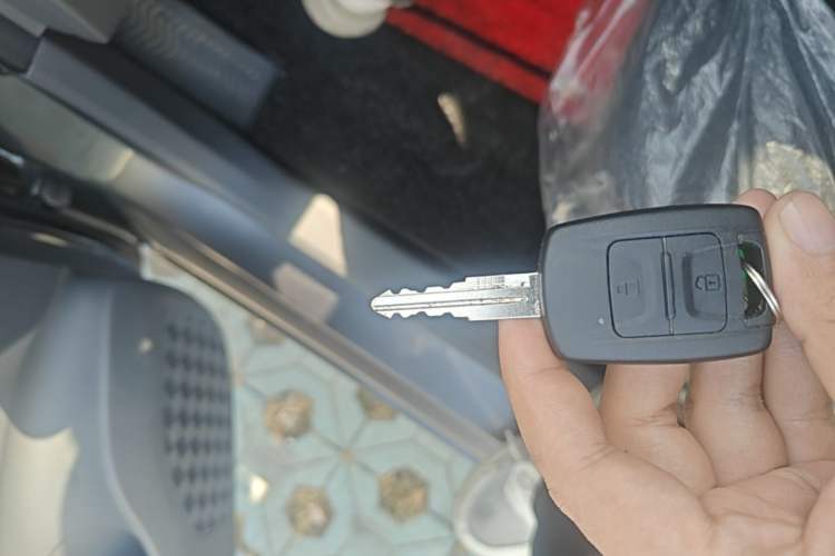 Used Wuling Hongguang New Energy 2024 All-Electric Model 300KM Standard Version Vehicle Key