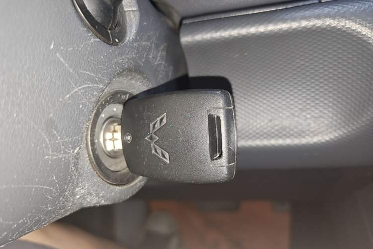 Used Wuling Hongguang New Energy 2024 All-Electric Model 300KM Standard Version Vehicle Key