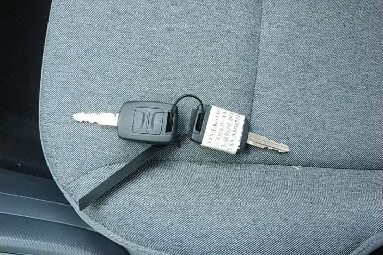 Used Wuling Hongguang New Energy 2024 All-Electric Model 300KM Standard Version Vehicle Key