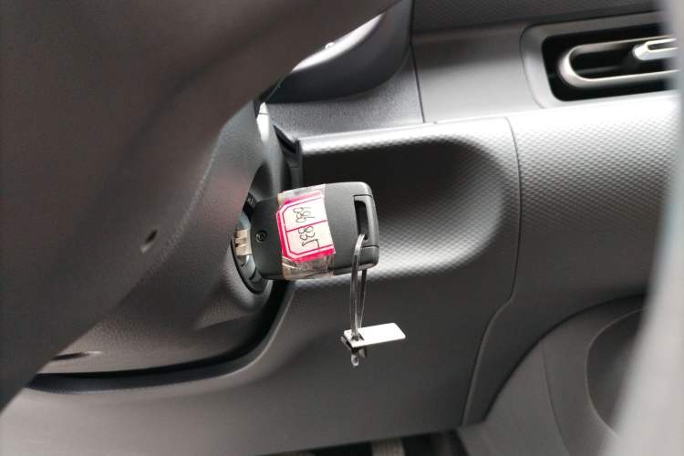 Used Wuling Hongguang New Energy 2024 All-Electric Model 300KM Standard Version Vehicle Key