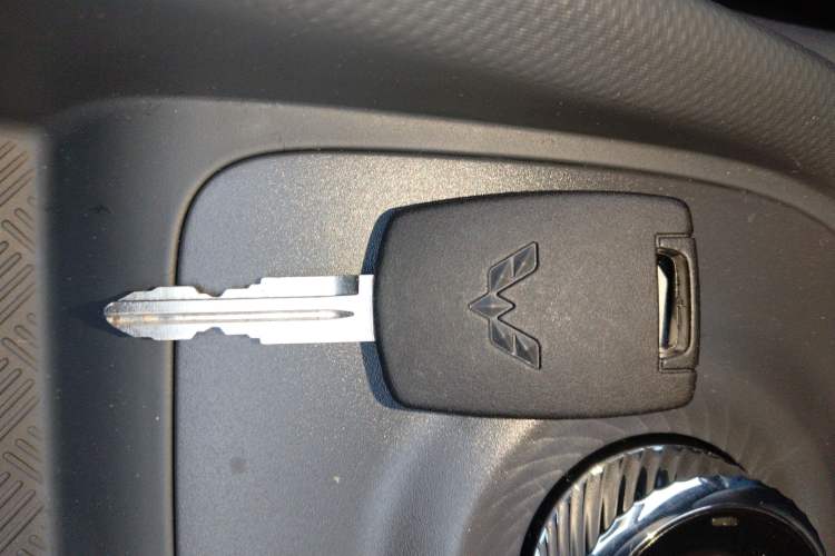 Used Wuling Hongguang New Energy 2024 All-Electric Model 300KM Standard Version Vehicle Key