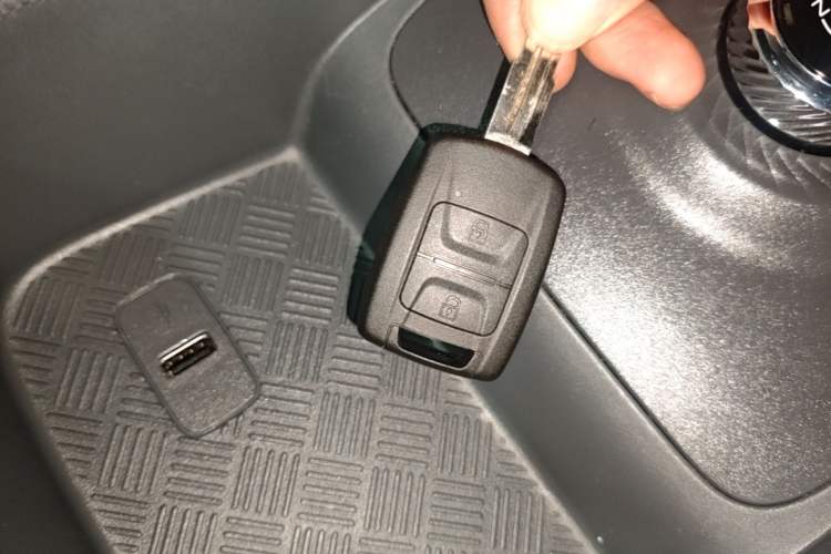 Used Wuling Hongguang New Energy 2024 All-Electric Model 300KM Practical Version Vehicle Key