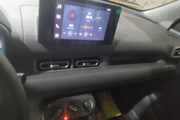 Used Wuling Hongguang New Energy 2024 All-Electric Model 300KM Standard Version Audio And AC Panel
