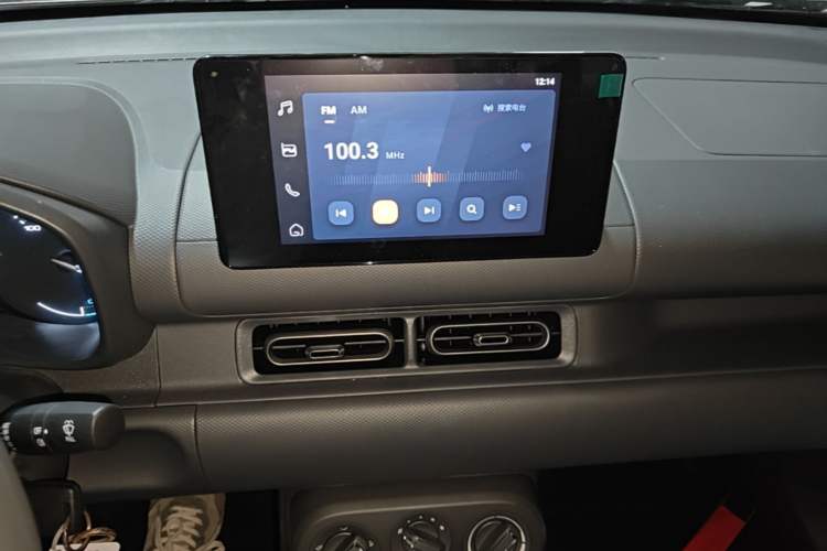 Used Wuling Hongguang New Energy 2024 All-Electric Model 300KM Standard Version Audio And AC Panel