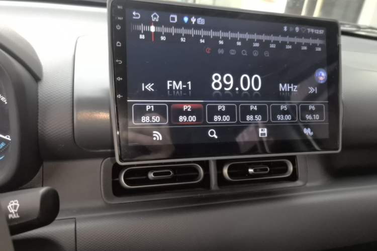 Used Wuling Hongguang New Energy 2024 All-Electric Model 300KM Practical Version Audio And AC Panel