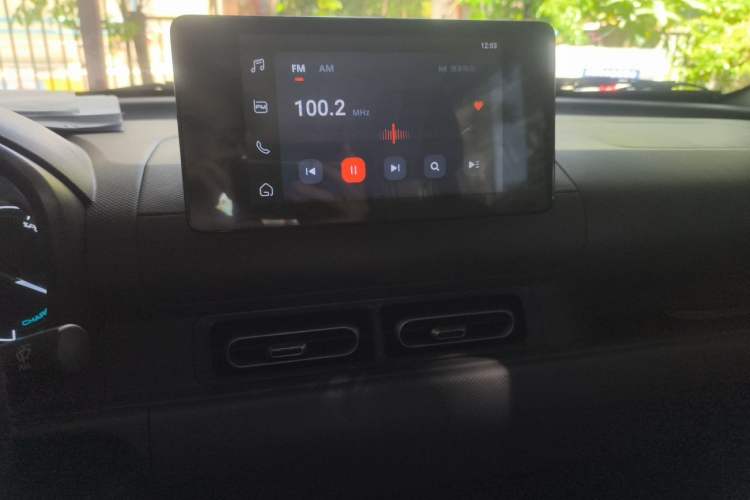 Used Wuling Hongguang New Energy 2024 All-Electric Model 300KM Practical Version Audio And AC Panel