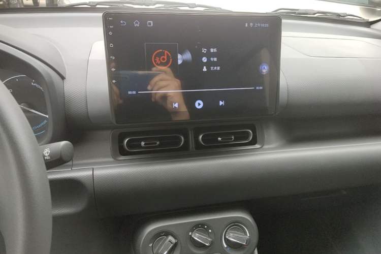 Used Wuling Hongguang New Energy 2024 All-Electric Model 300KM Practical Version Audio And AC Panel