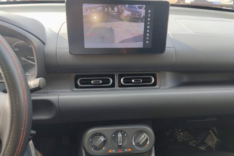 Used Wuling Hongguang New Energy 2024 All-Electric Model 300KM Standard Version Audio And AC Panel