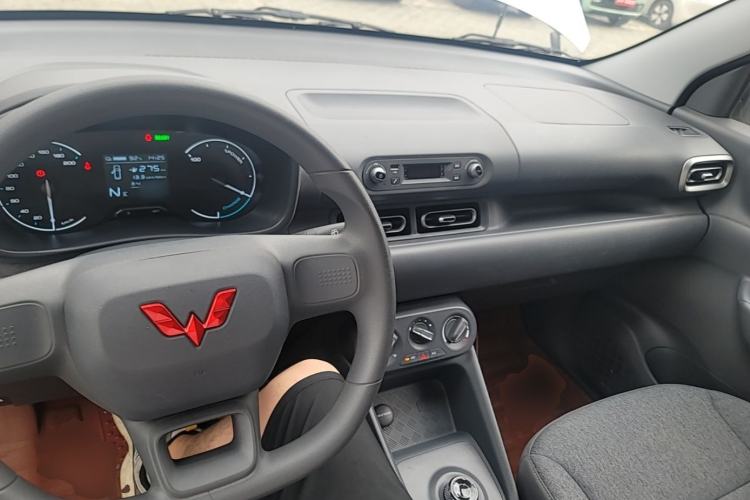 Used Wuling Hongguang New Energy 2024 All-Electric Model 300KM Practical Version Center Console