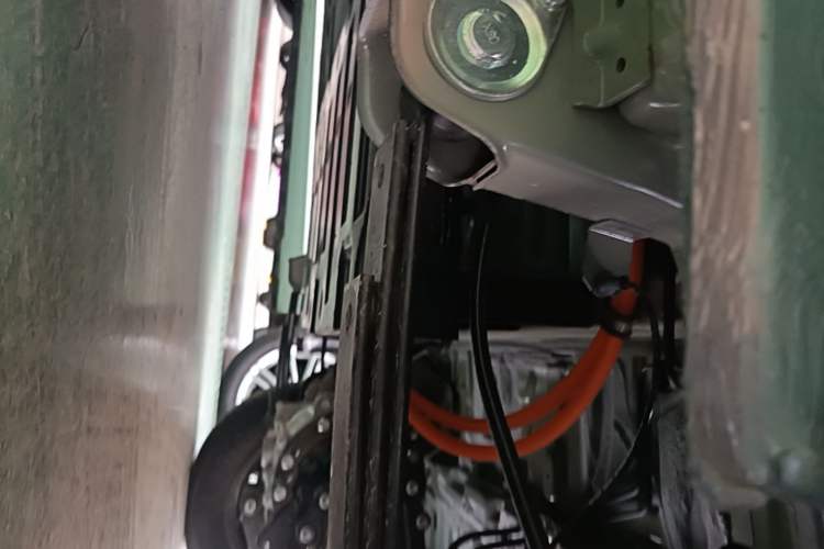Used Wuling Hongguang New Energy 2024 All-Electric Model 300KM Practical Version Chassis Rear Left