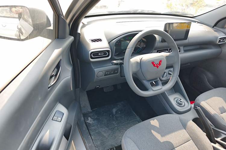 Used Wuling Hongguang New Energy 2024 All-Electric Model 300KM Standard Version Driver Seat