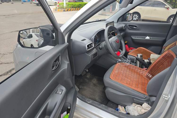 Used Wuling Hongguang New Energy 2024 All-Electric Model 300KM Standard Version Driver Seat