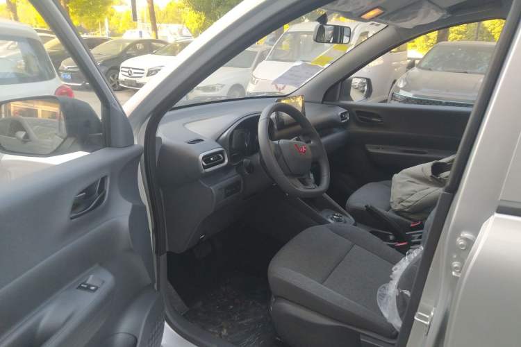 Used Wuling Hongguang New Energy 2024 All-Electric Model 300KM Standard Version Driver Seat